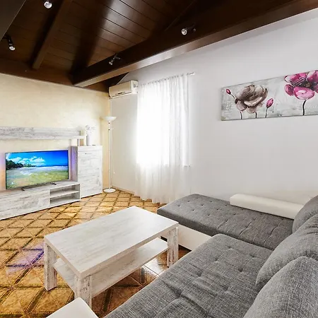 Gvarda Apartment